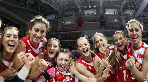 Турецкая юношеская сборная по волейболу стала чемпионом Европы
