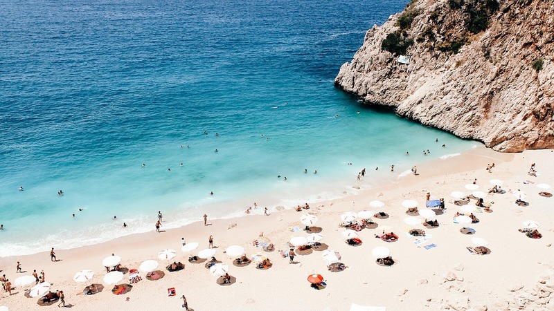 «Море, песок и солнце» — то, из-за чего туристы из России и других стран едут в Турцию