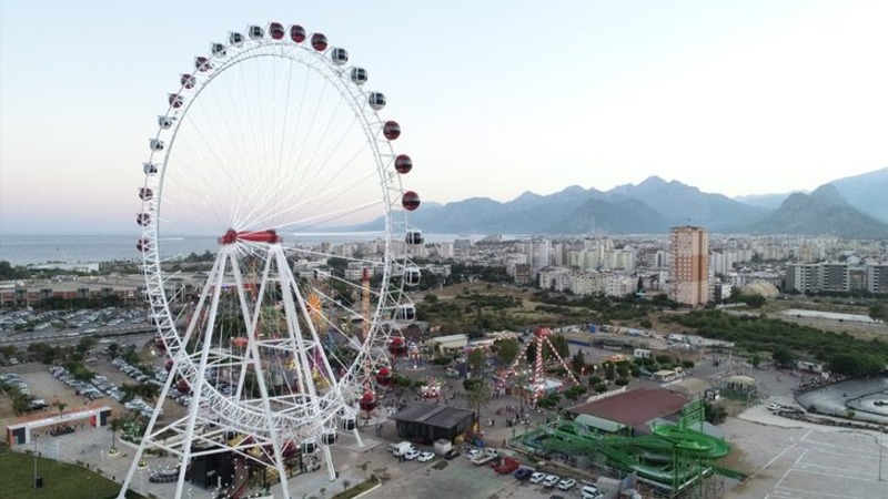 В Анталье открылось самое высокое в Турции колесо обозрения