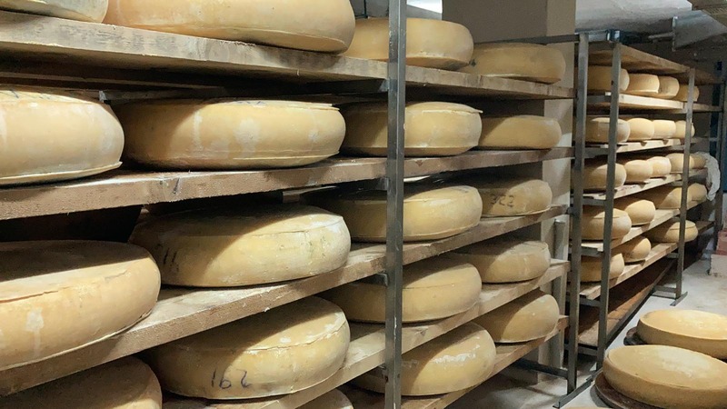 Музей сыра в Карсе на востоке Турции привлек большое число посетителей в праздники