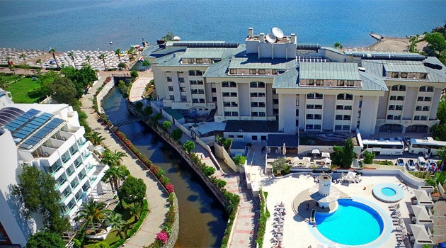400 туристов выселили из турецкого отеля, принадлежащего катарскому шейху