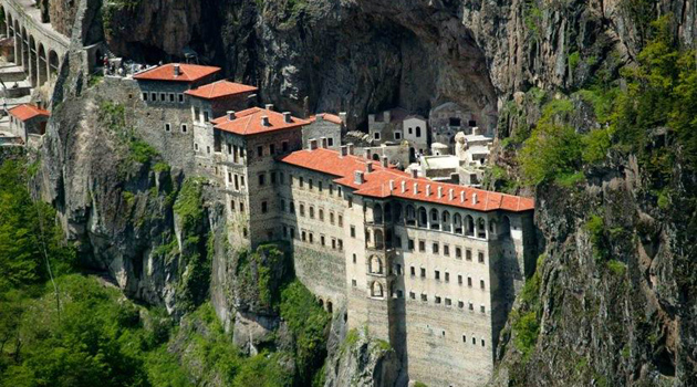 Закрытие монастыря Сумела на ремонт стало для туристов неприятным сюрпризом