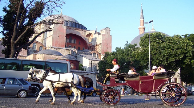 Число российских туристов, посетивших Стамбул, сократилось вдовое
