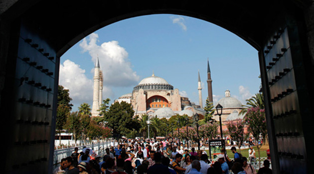 Доходы туристической отрасли Турции упали на 8,3%
